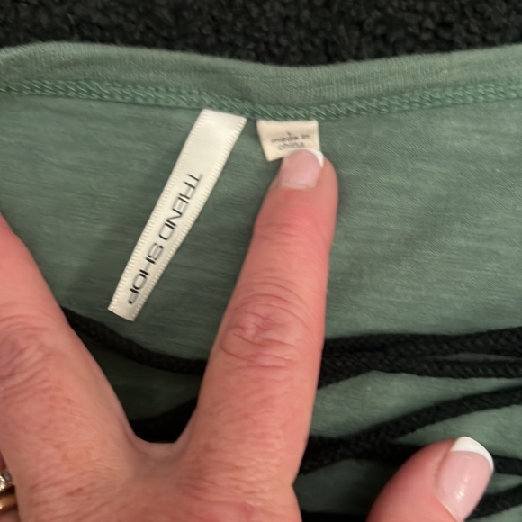 VNeck laced grommet t shirt - Picture 3 of 4